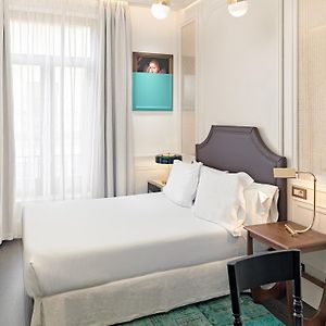 Basic Kamer met een King Size Bed